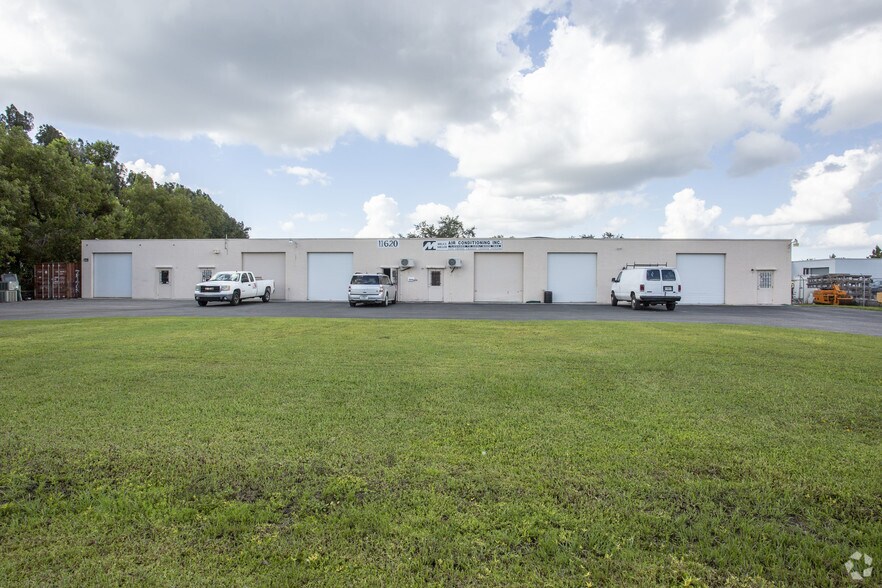 More Photos Of 11620 Chitwood Dr, Fort Myers Warehouse For Lease