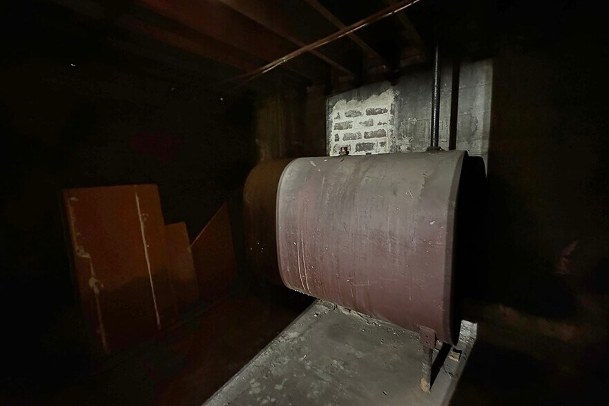 More Photos Of 1801 Wood St, Elkhart Storefront For Sale