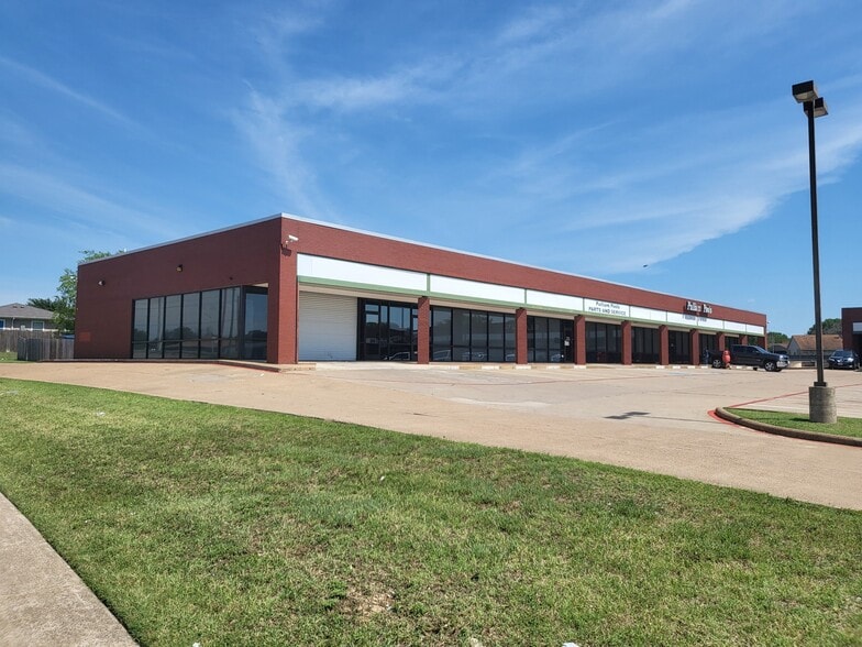 More Photos Of 2725 Altamesa Blvd, Fort Worth Storefront For Sale