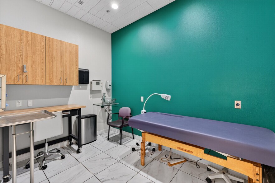 More Photos Of 15810 S 45th St, Phoenix Medical For Sale