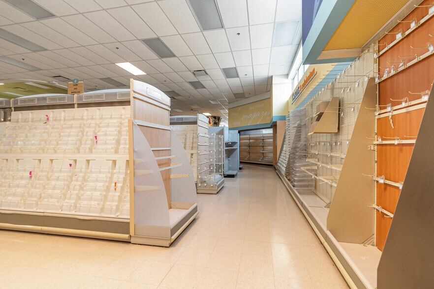 More Photos Of 1470 Tittabawassee Rd, Saginaw Drugstore For Sale