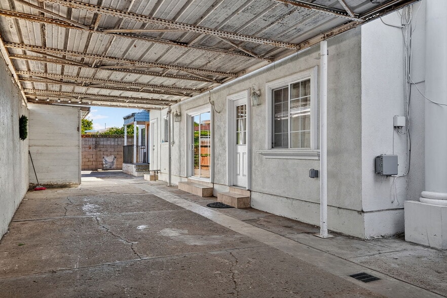 More Photos Of 400 N Hayes Ave, Oxnard Multifamily For Sale