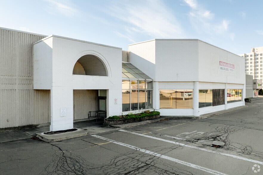 More Photos Of 299 S Main St, Elmira Freestanding For Lease