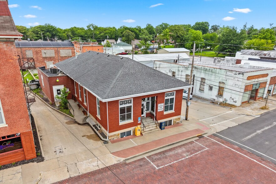 More Photos Of 115 E 5th St, Fulton Office For Sale