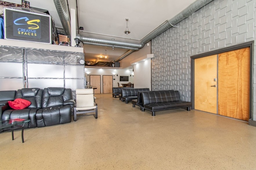 More Photos Of 1715 Church St, Evanston Office For Lease