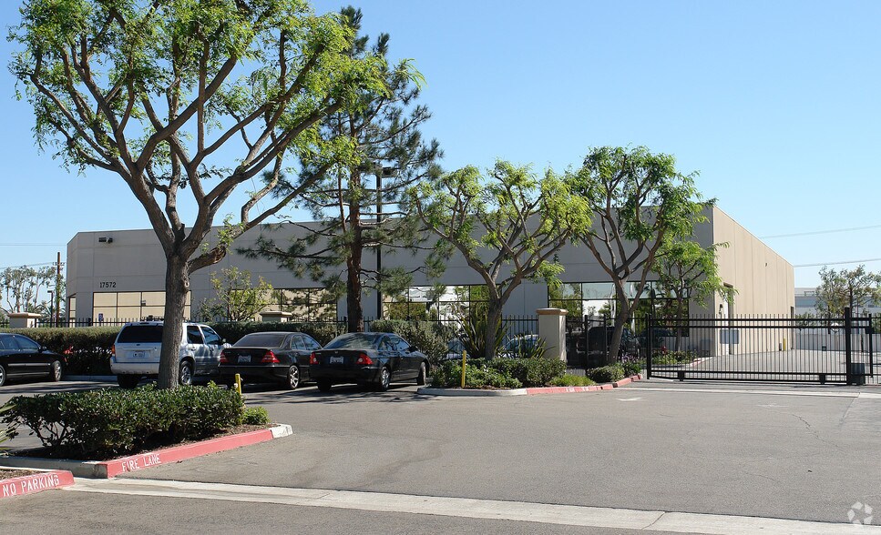 Primary Photo Of 17572 Armstrong Ave, Irvine Manufacturing For Lease