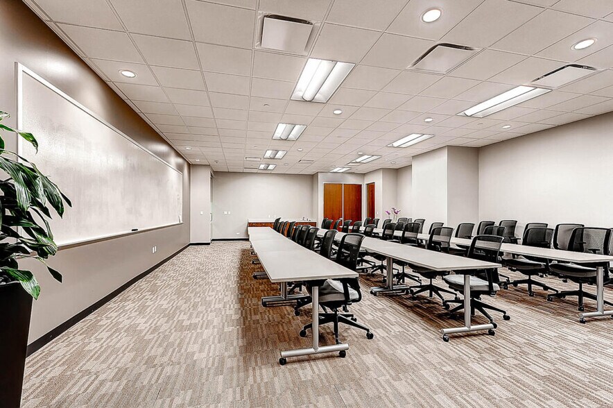 More Photos Of 1660 Lincoln St, Denver Coworking Space