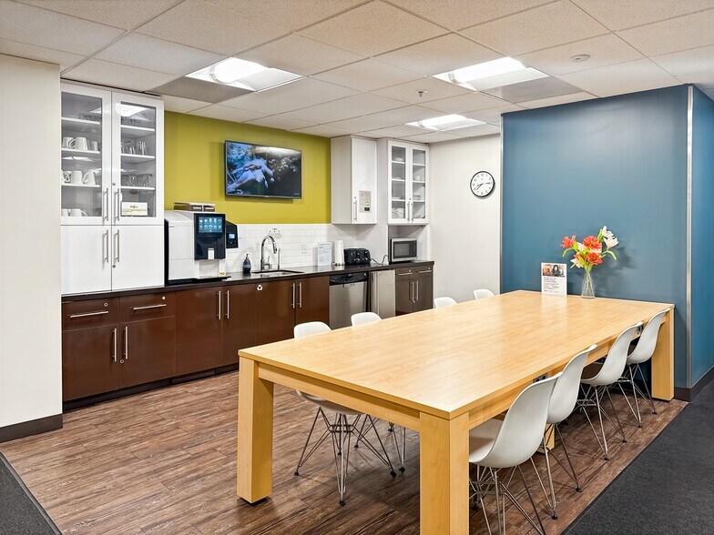 More Photos Of 1 Harbor Dr, Sausalito Coworking Space