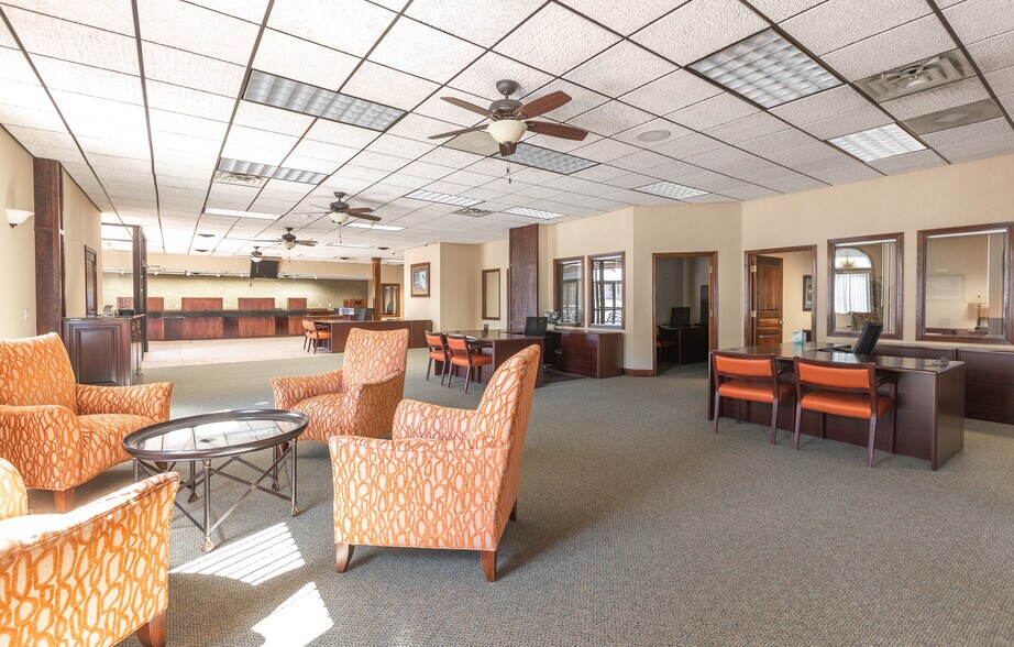 More Photos Of 216 W 2nd St, Dixon Bank For Sale