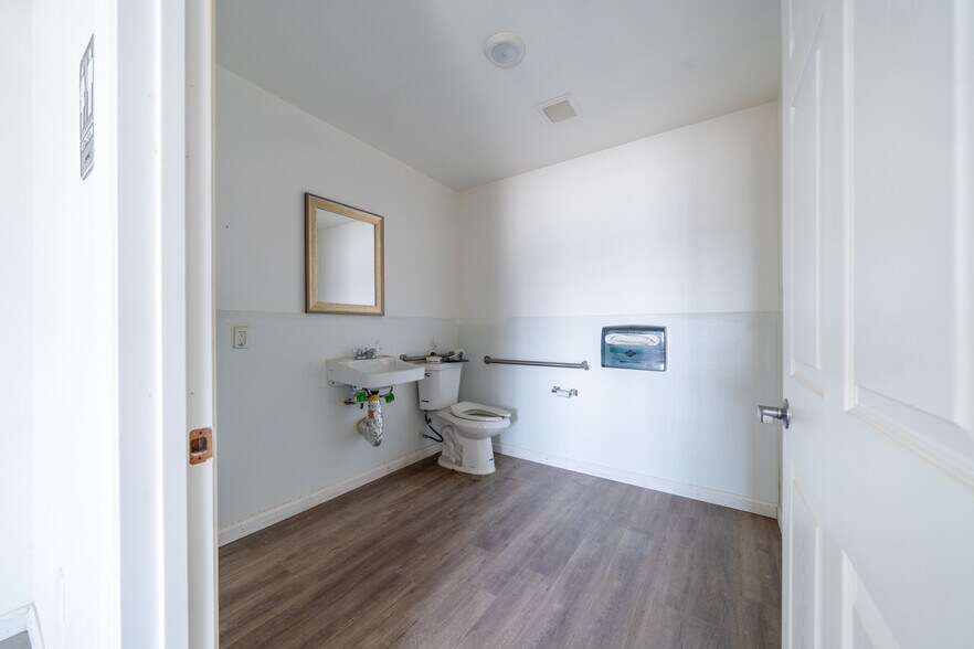 More Photos Of 44300 Division St, Lancaster Office For Sale