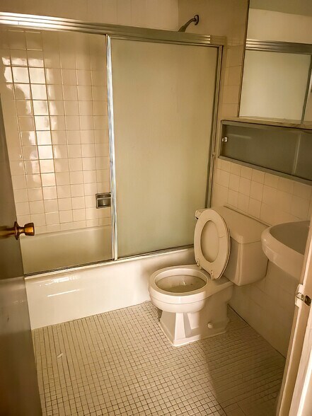 More Photos Of 2629 N Hampden Ct, Chicago Apartments For Sale