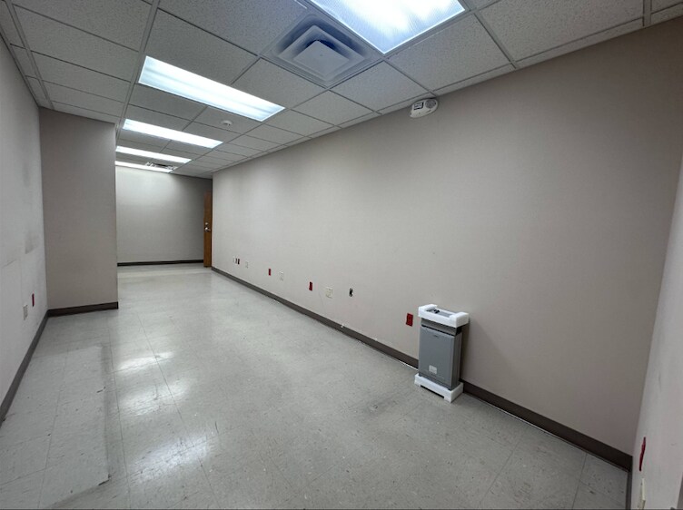 More Photos Of 2400 S Main St, Corbin Flex For Sale