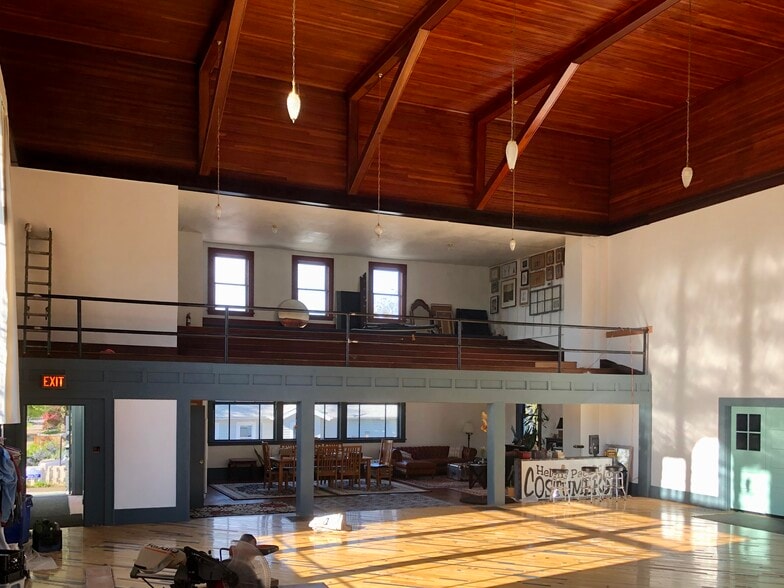 More Photos Of 7809 NE Everett St, Portland Religious Facility For Sale