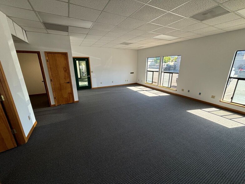 More Photos Of 1933 Central Ave, Mckinleyville Office For Lease