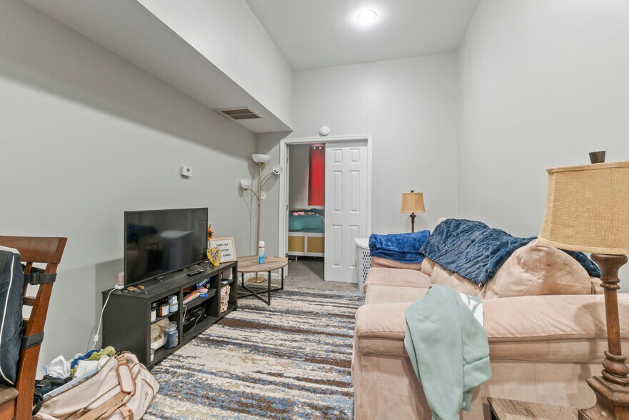 More Photos Of 1918 McCulloh St, Baltimore Apartments For Sale