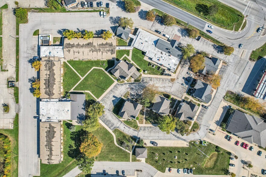 More Photos Of 1907 N Cunningham Ave, Urbana Hotel For Sale