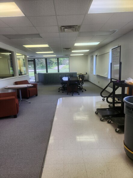 More Photos Of 3364 S Center Rd, Burton Medical For Lease