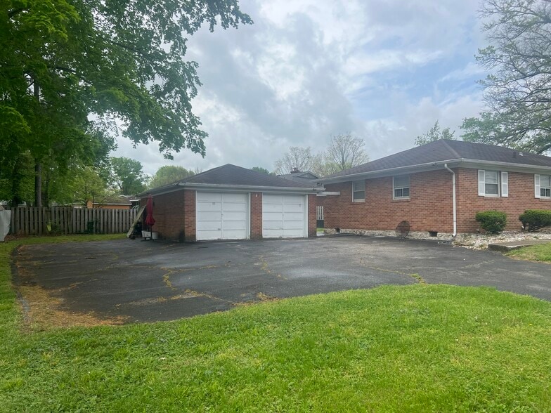 More Photos Of 602 Fairdale Ave, Bowling Green Freestanding For Sale