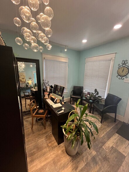 More Photos Of 3538 S Pennsylvania St, Englewood Office For Sale