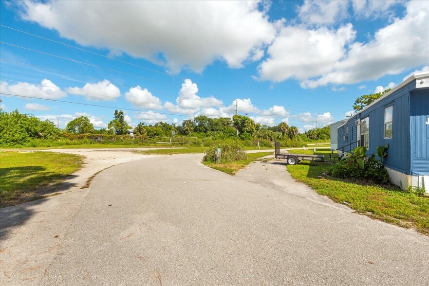 More Photos Of 7760 Bogart Dr, Fort Myers Trailer Camper Park For Sale