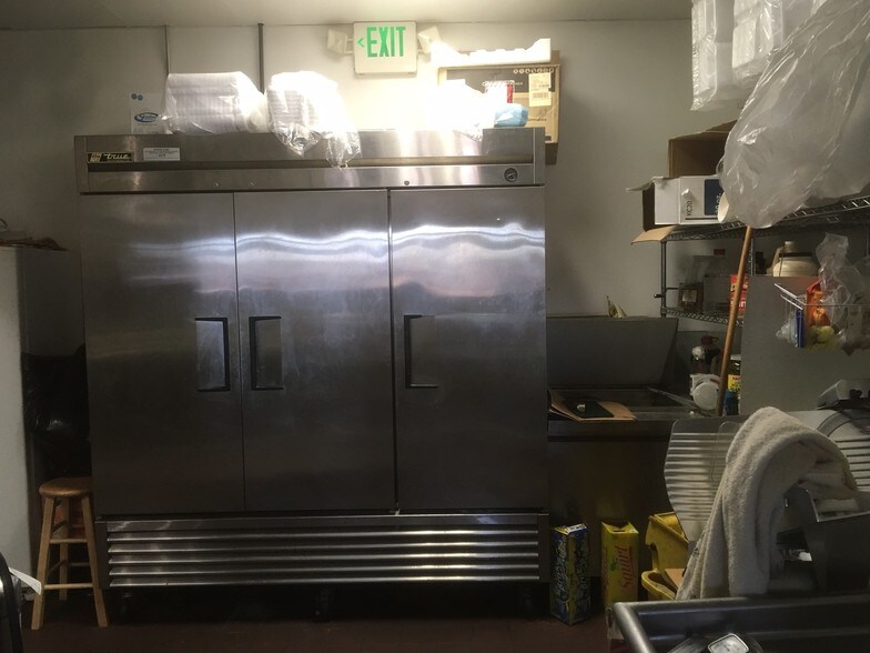 More Photos Of 11336 Bartlett Ave, Adelanto Storefront Retail Office For Lease