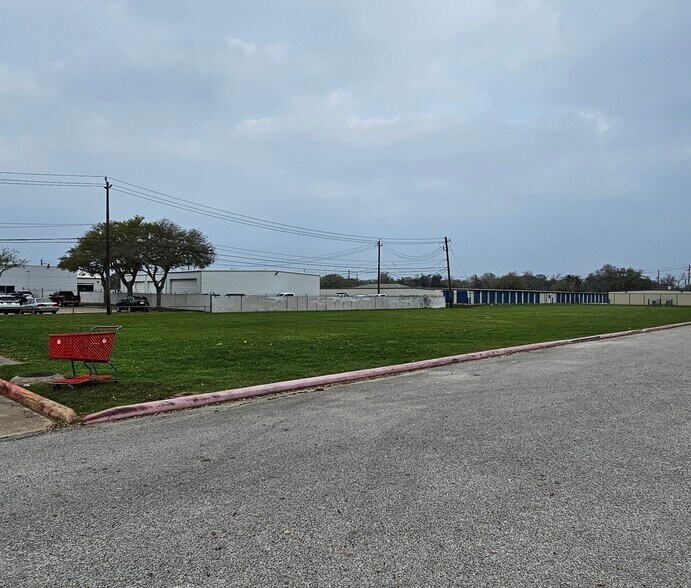 More Photos Of 210 W Highway 332, Lake Jackson Land For Sale