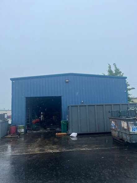 More Photos Of 181 James St, Venice Warehouse For Sale