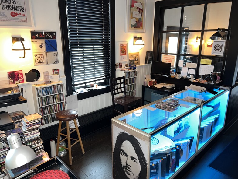 More Photos Of 28 Market St, Warren Theater Concert Hall For Lease