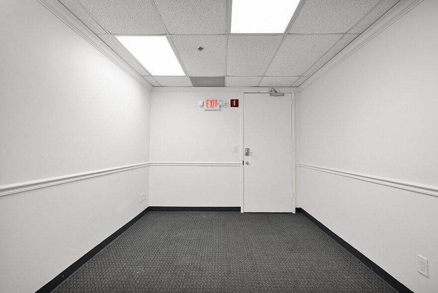 More Photos Of 2691 E Oakland Park Blvd, Fort Lauderdale Office Residential For Lease