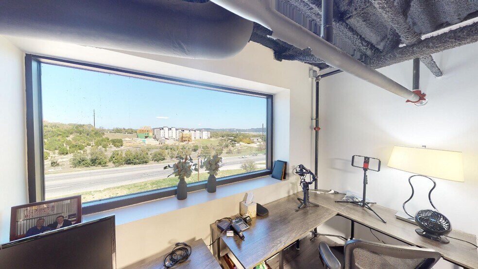 More Photos Of 4229 FM 620, Austin Showroom For Sale