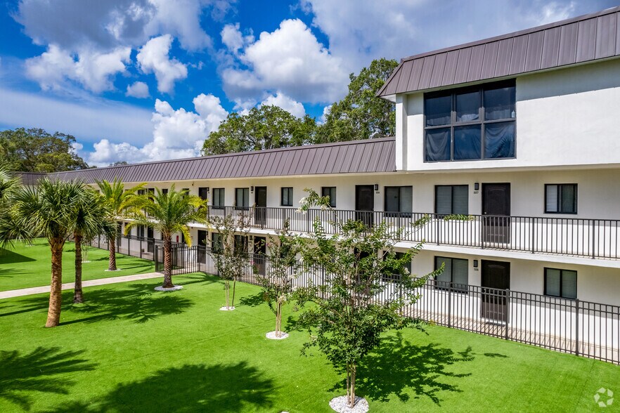 More Photos Of 2025 Rogers St, Clearwater Apartments For Sale