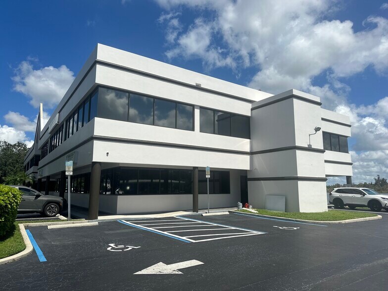 More Photos Of 17595 S Tamiami Trl, Fort Myers Medical For Lease