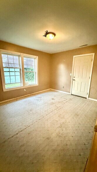 More Photos Of 4010 US-31, Clanton General Retail For Sale