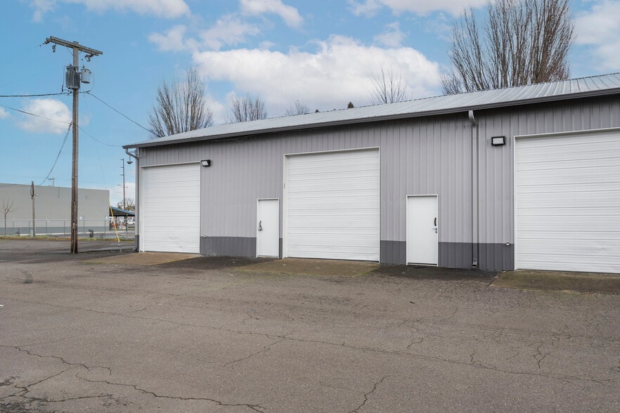 More Photos Of 3790 Silverton Rd NE, Salem Warehouse For Lease