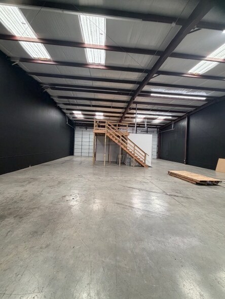 More Photos Of 13215 Judson Rd, San Antonio Showroom For Lease