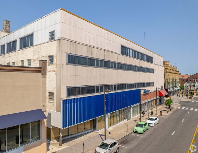 More Photos Of 20-40 S 69th St, Upper Darby Township General Retail For Lease