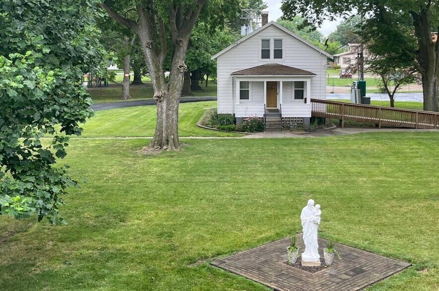 More Photos Of 2408 W Heading Ave, West Peoria Healthcare For Sale