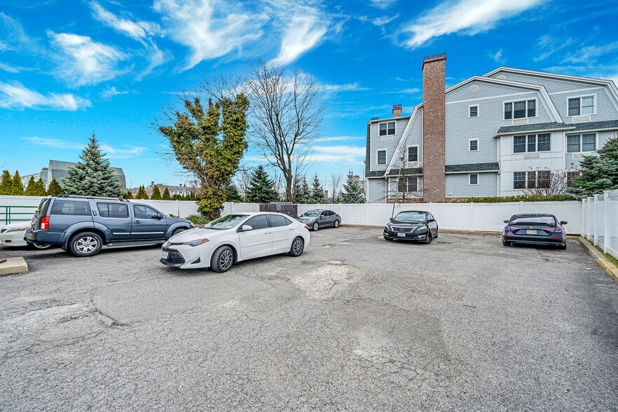 More Photos Of 777 Broadway, Amityville Restaurant For Sale