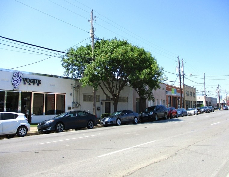 More Photos Of 3012 Commerce St, Dallas Storefront For Sale