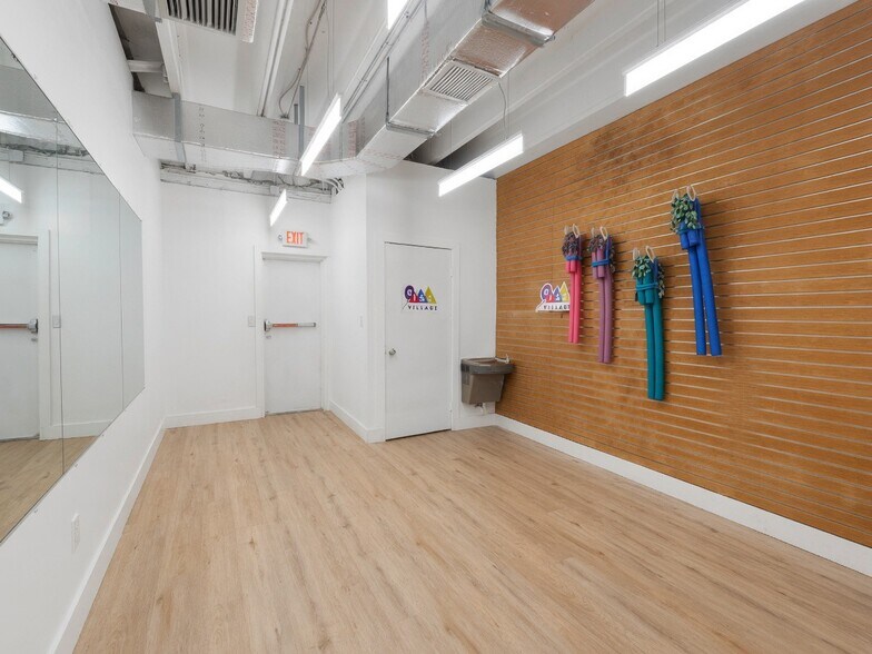 More Photos Of 1925 NE 163rd St, North Miami Beach Storefront For Lease