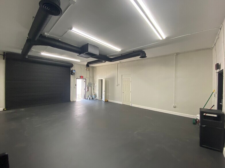 More Photos Of 147 E Foothill Blvd, Monrovia Storefront For Lease