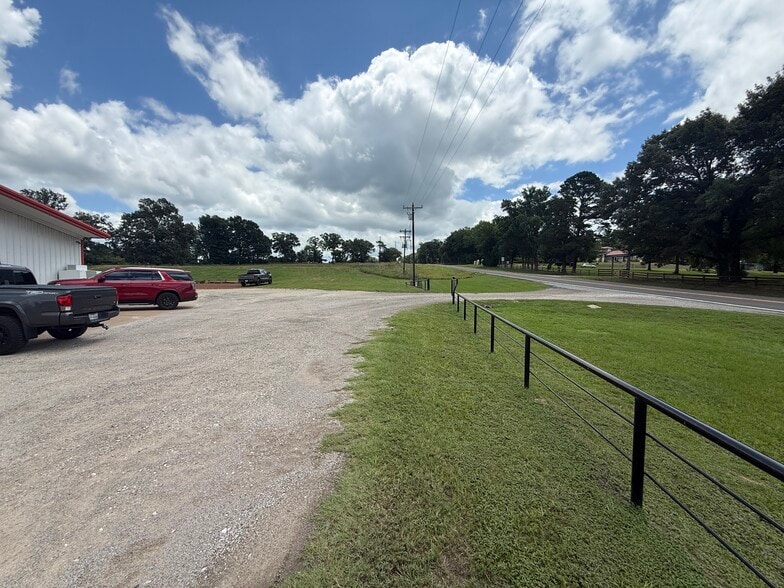More Photos Of 17650 Texas 19, Montalba Auto Repair For Sale