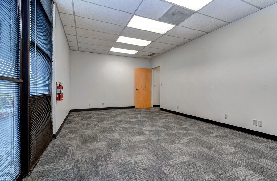 More Photos Of 3101 111th St SW, Everett Manufacturing For Lease