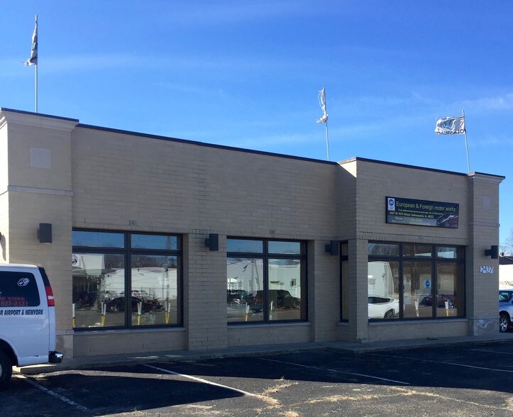 More Photos Of 2427 W 16th St, Indianapolis Freestanding For Lease