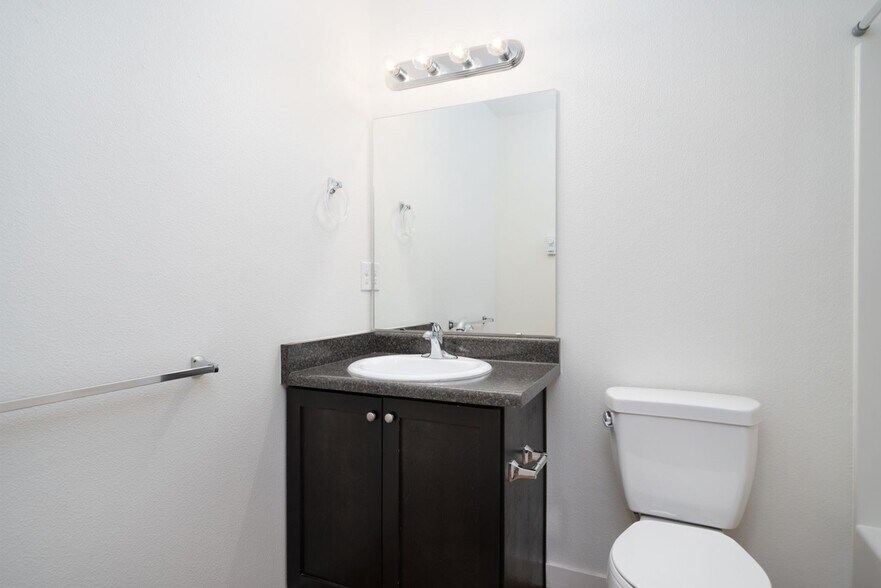 More Photos Of 5750 NE 34th St, Vancouver Apartments For Sale