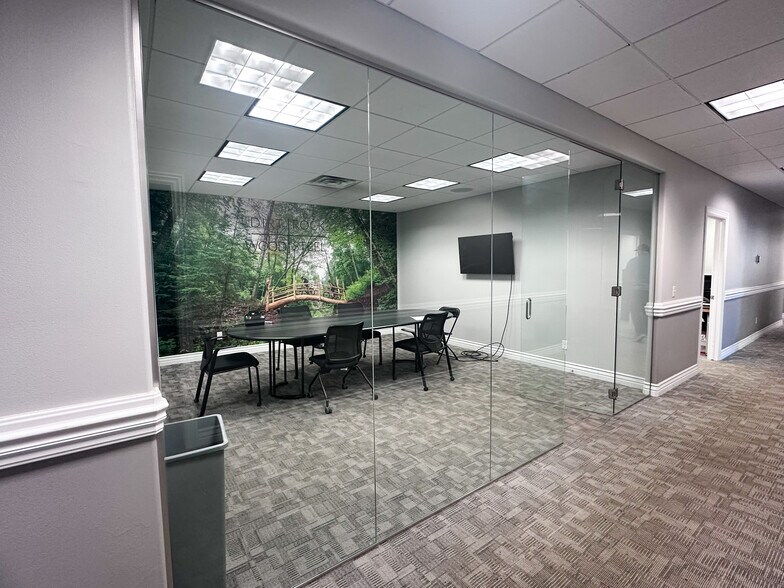 More Photos Of 8110 W Ford Springs Rd, Bentonville Flex For Lease
