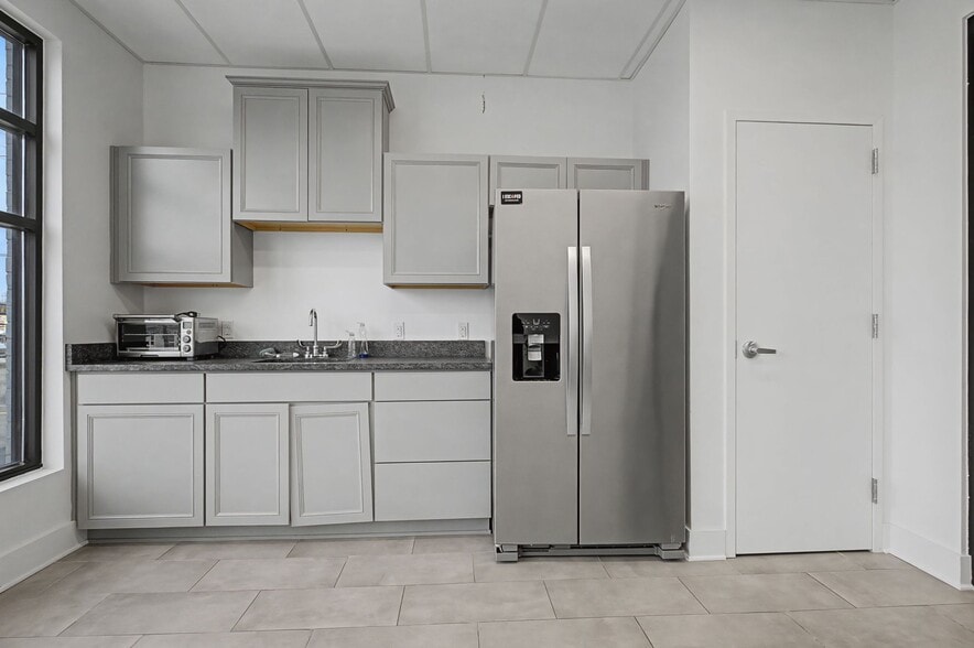 More Photos Of 6117 Centennial Blvd, Nashville Storefront Retail Office For Lease