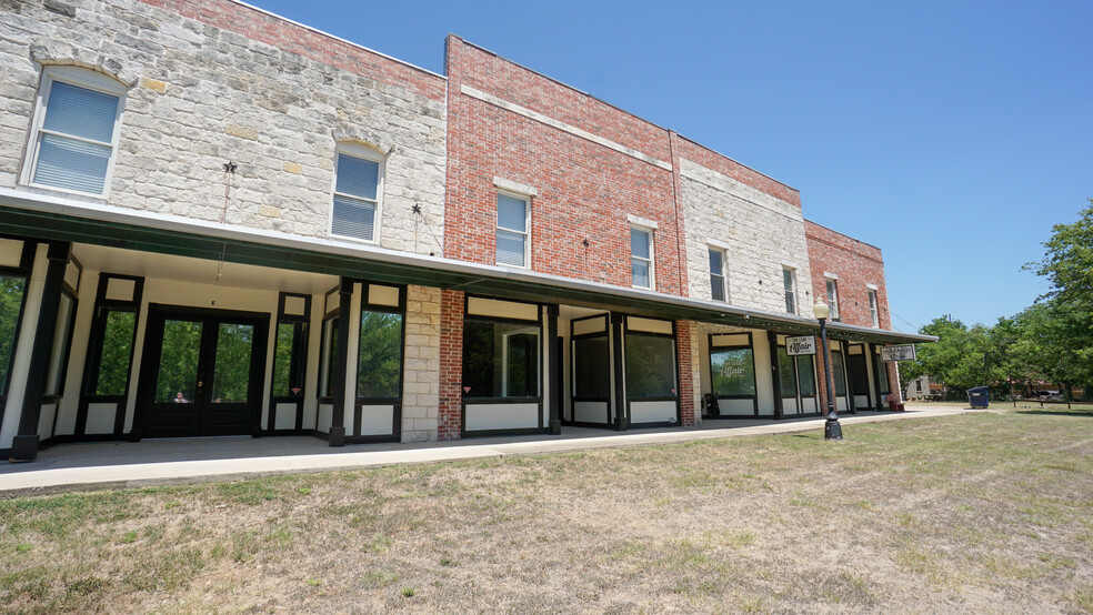 Primary Photo Of 805 N Main St, Salado Unknown For Lease