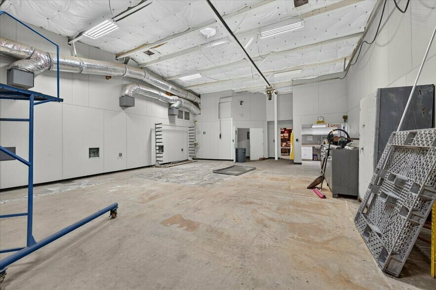 More Photos Of 925 M St, Firebaugh Manufacturing For Sale