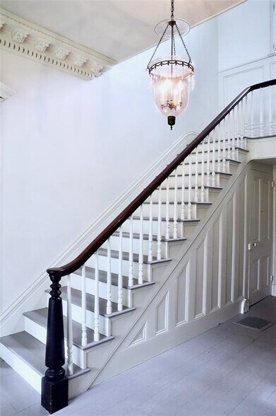 More Photos Of 415 Main St, Arrow Rock Specialty For Sale